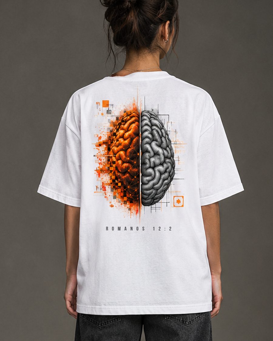 Camisa branca Renew vista de costas, com a estampa exclusiva